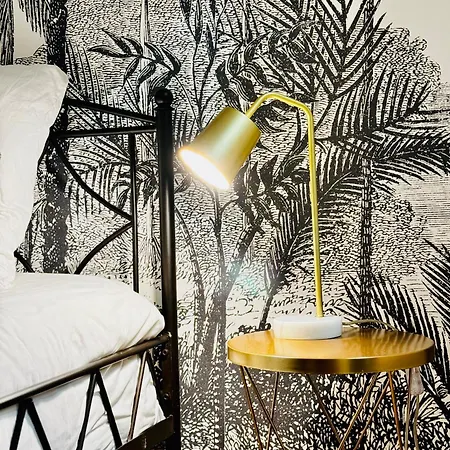 Jungle Room, Centre